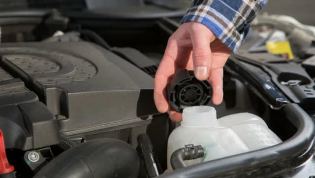 Jaki płyn do chłodnicy Nissan Micra K12? Oto, czego unikać i co wybrać