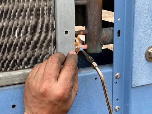 Jak naprawić chłodnicę wody i uniknąć kosztownych napraw