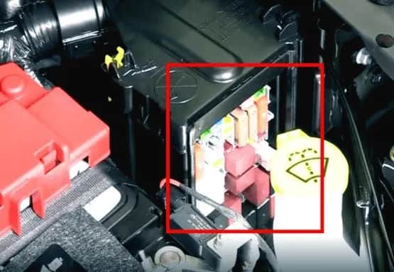 Jeep Compass: Gdzie są bezpieczniki i jak je łatwo znaleźć