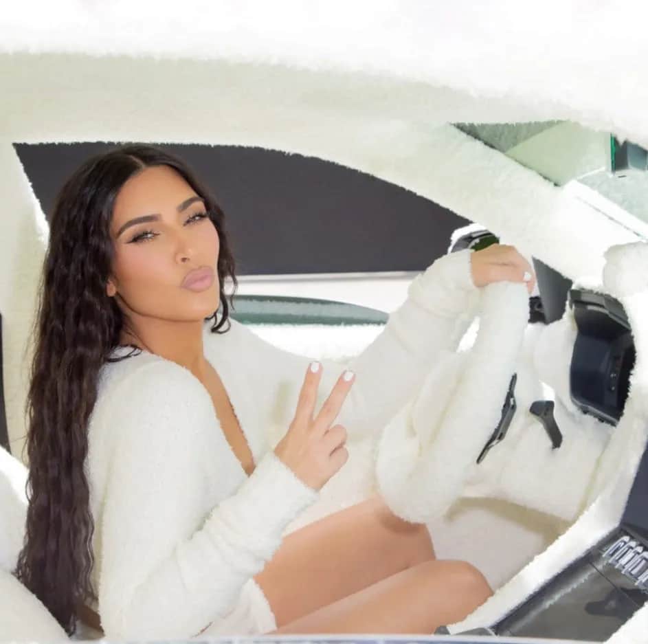 Kim Kardashian i Lamborghini Aventador: Symbol miłości czy ekstrawagancji?
