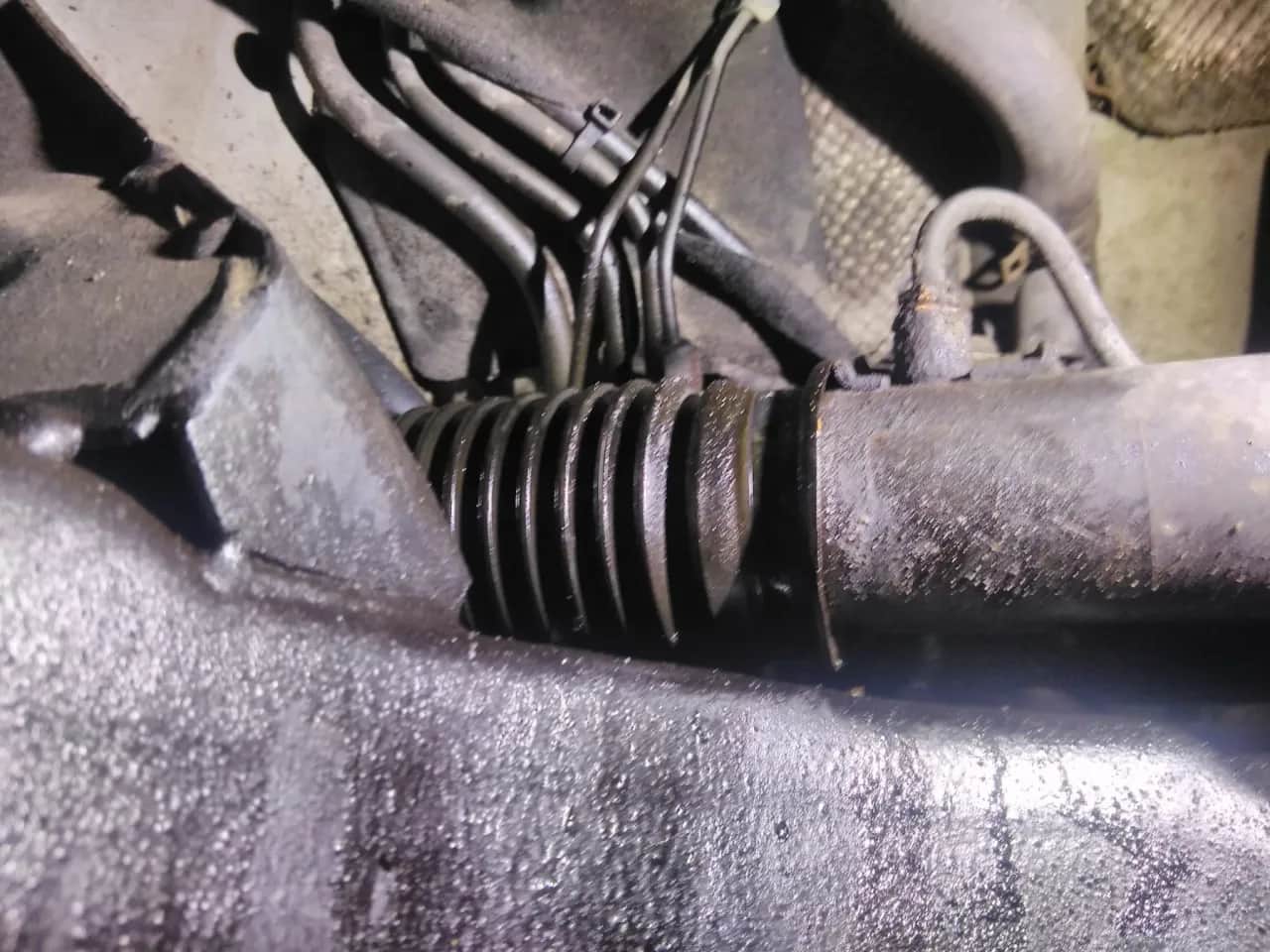 Czy można jeździć z uszkodzoną maglownicą? Sprawdź ryzyko i objawy