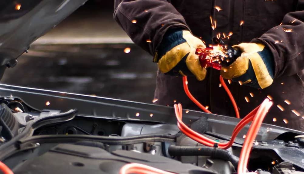 Jaki prostownik z funkcją odsiarczania wybrać, aby uratować akumulator?