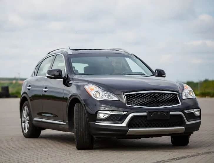 SUV co to? Poznaj cechy, zalety i różnice z crossoverami