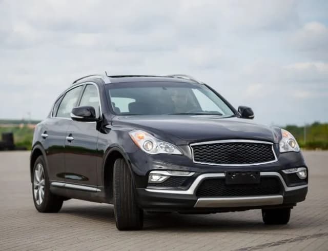 SUV co to? Poznaj cechy, zalety i różnice z crossoverami