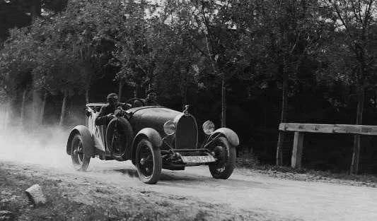 Ile jest Bugatti w Polsce? Zaskakujące fakty o luksusowych autach