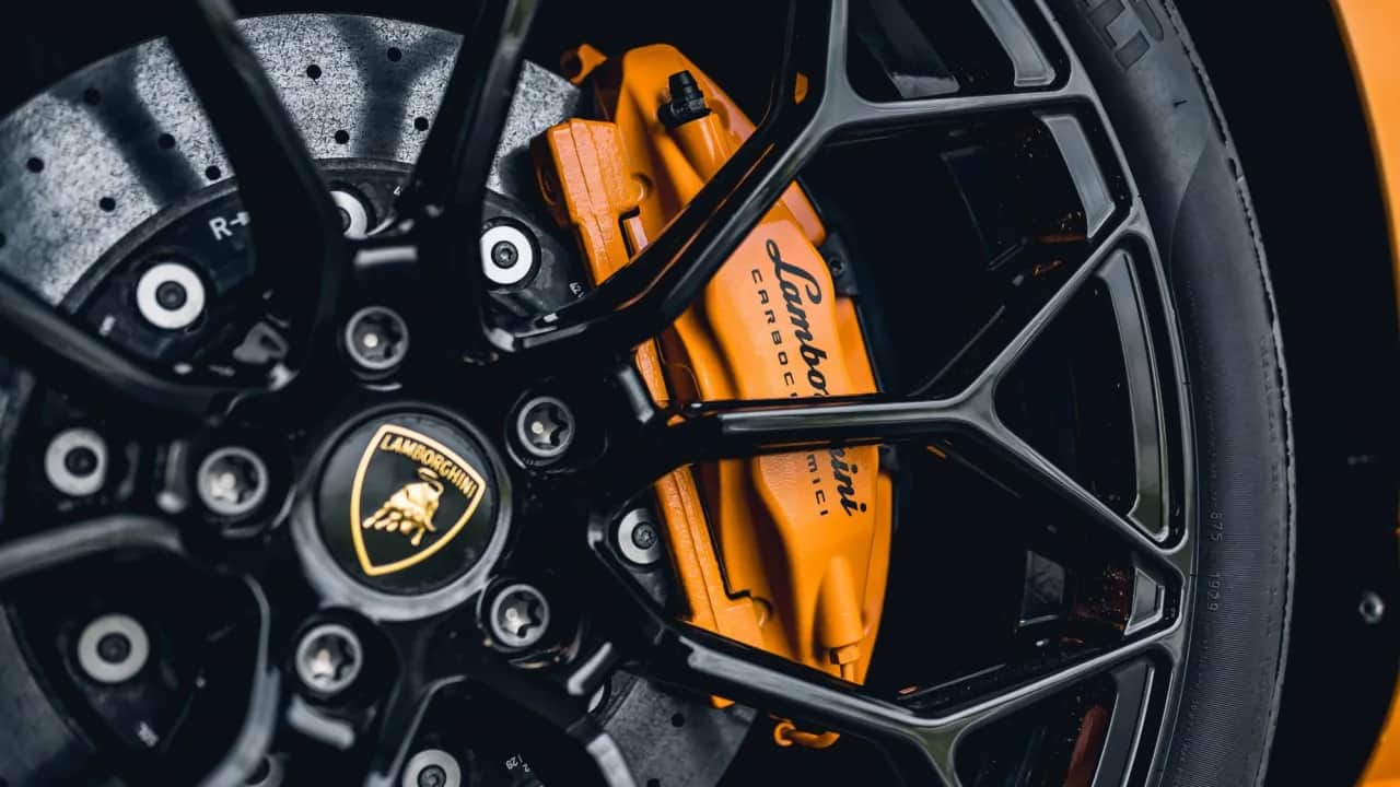 Z jakiego kraju pochodzi Lamborghini? Odkryj jego włoskie korzenie